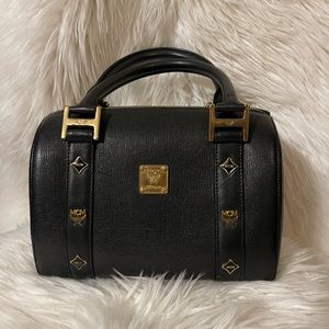 Auth MCM BOSTON 25, clean, golden hardware, scratch,.